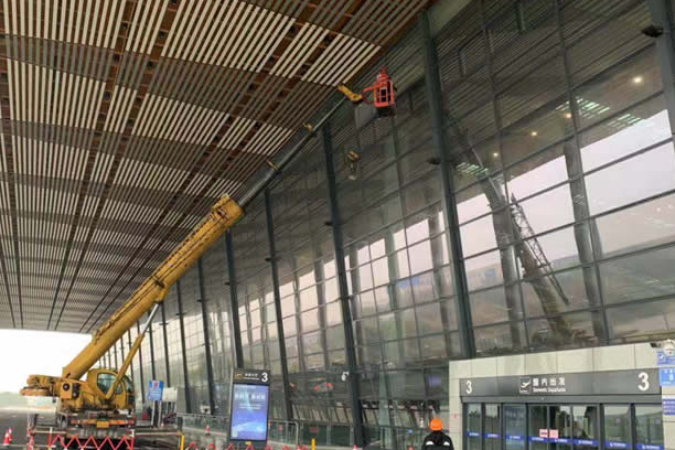 揭东玻璃幕墙维护和保养